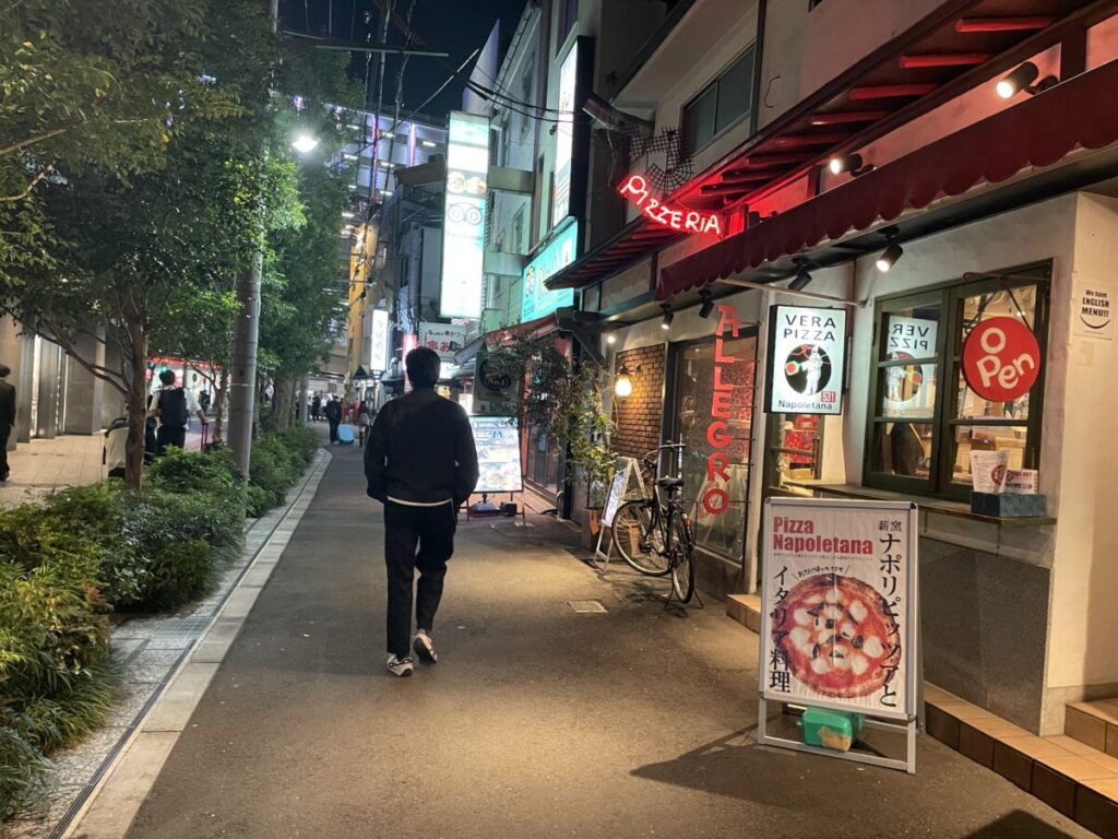 曽根崎二丁目の路地の夜