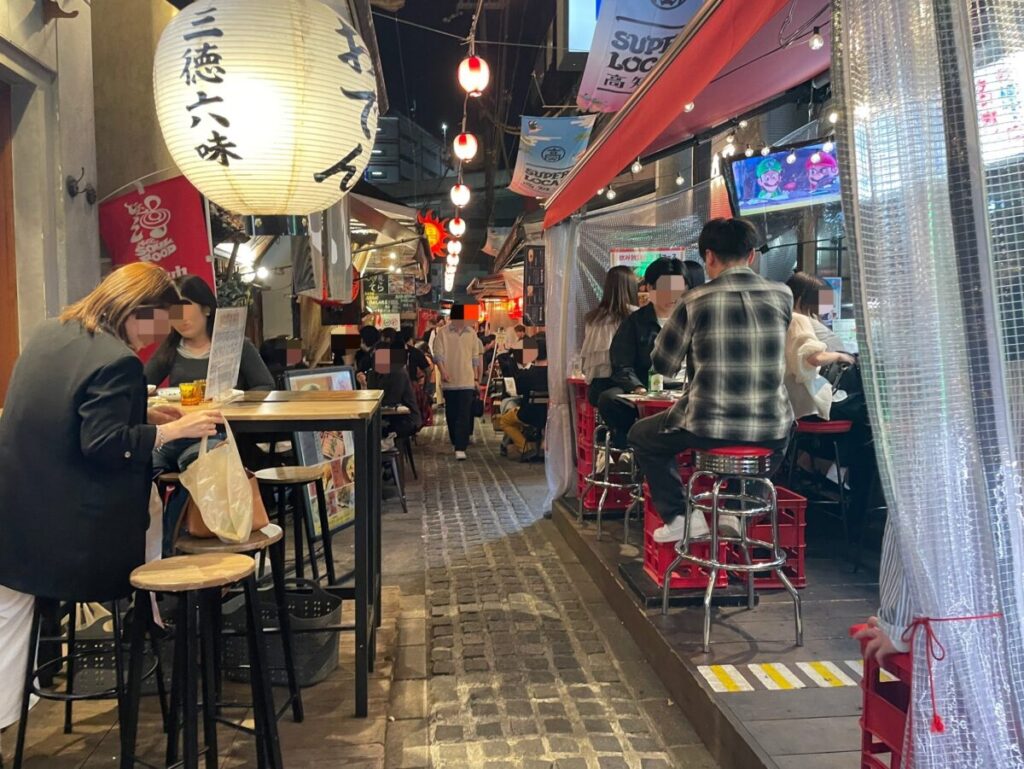 曽根崎二丁目の路地の夜