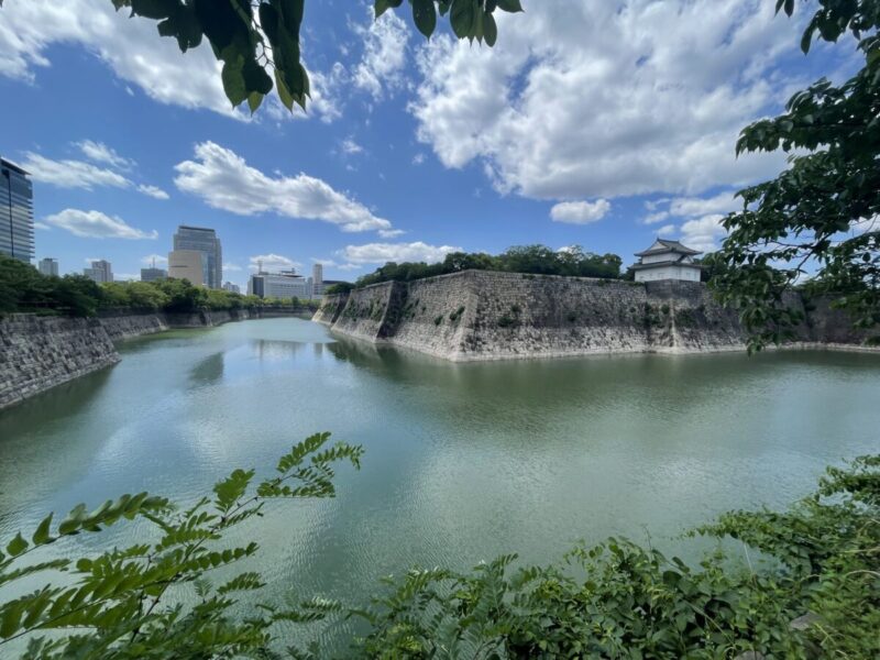大阪城の南外堀と徳川幕府が築いた高石垣